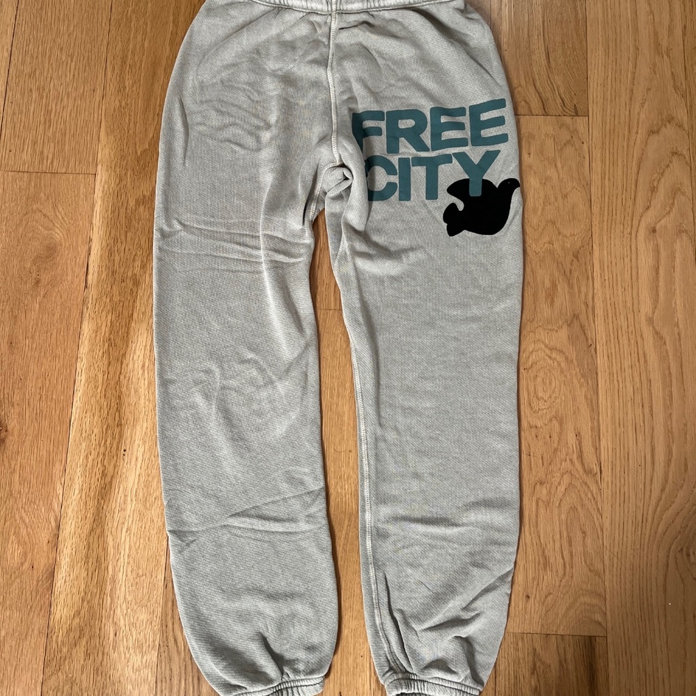 NWT FREE CITY SUPERFLUFF LUX VINTAGEBATH OG sweatpant-lawrence's sand SIZE SMALL
